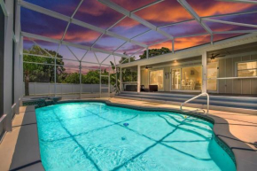 The Key House Large Pool & Backyard